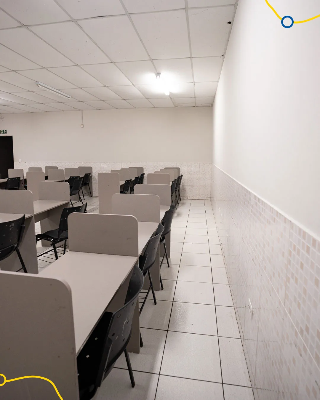 Sala de estudos com cabines individuais