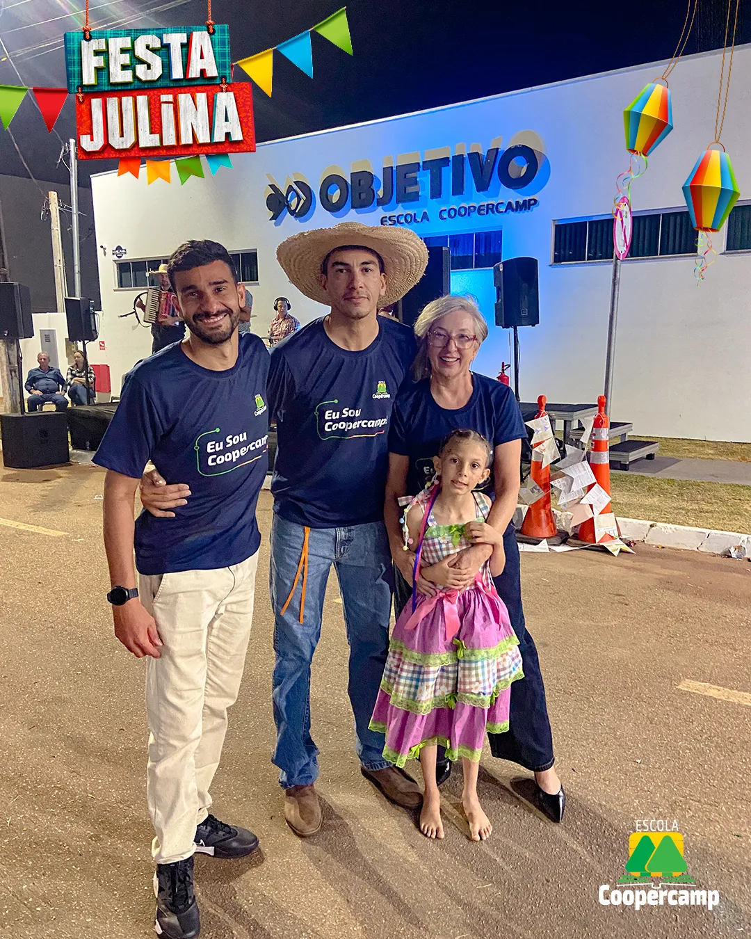 Equipe da Coopercamp reunida na Festa Julina
